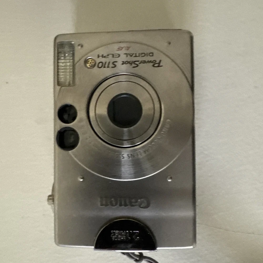 Canon Digital Camera IXUS V 2.1MP Silver Point and Shoot Auto Focus PC1012